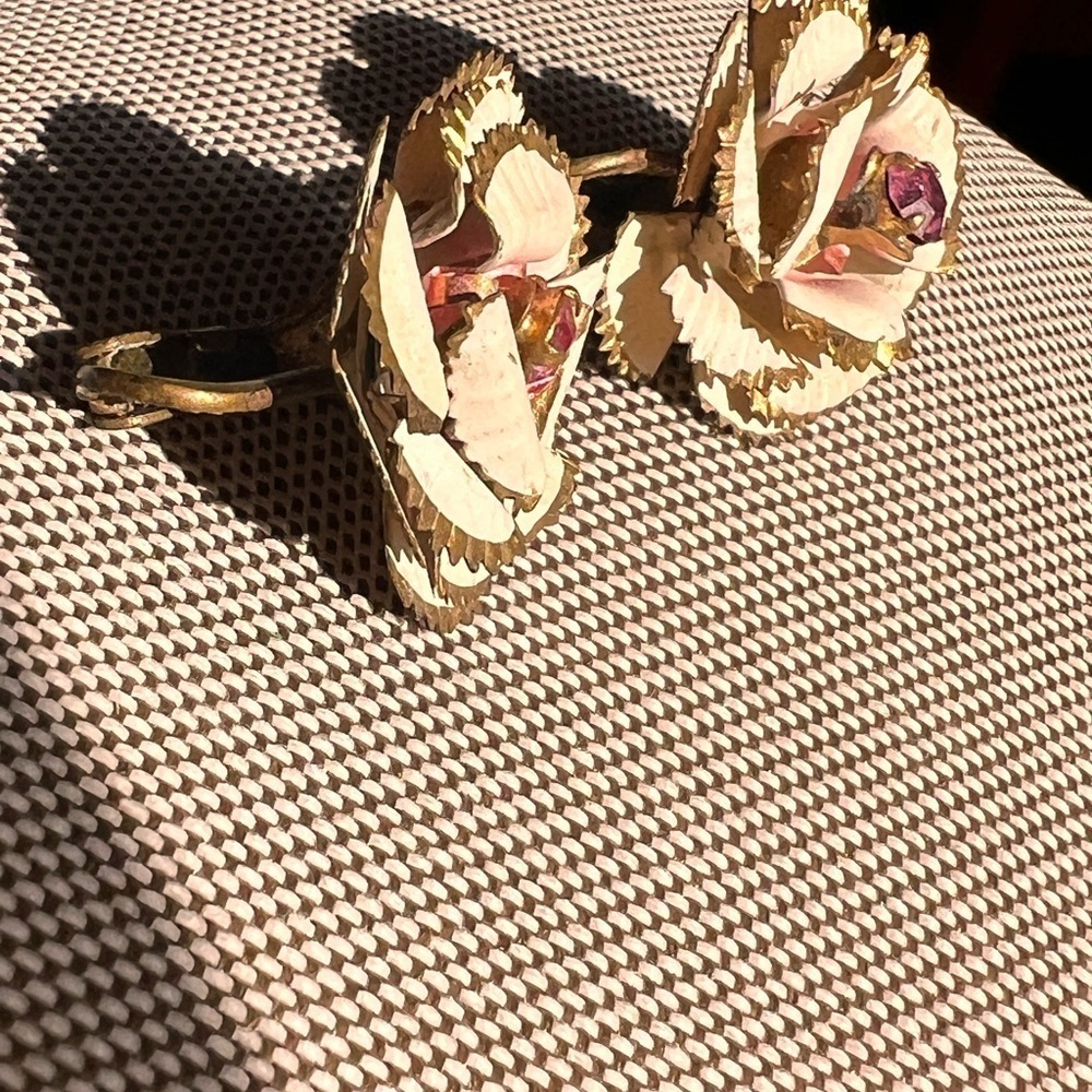 Antique enamel floral screwback earrings - Picture 12 of 12